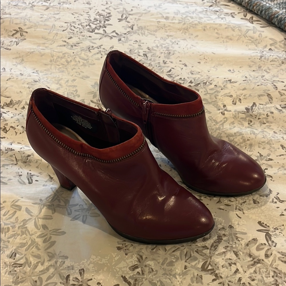 ANNE KLEIN ANKLE BOOTS SUEDE LEATHER CLASSIC/ 7.5 / BURGUNDY